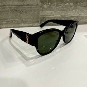 Gorgeous classic black YSL sunglasses